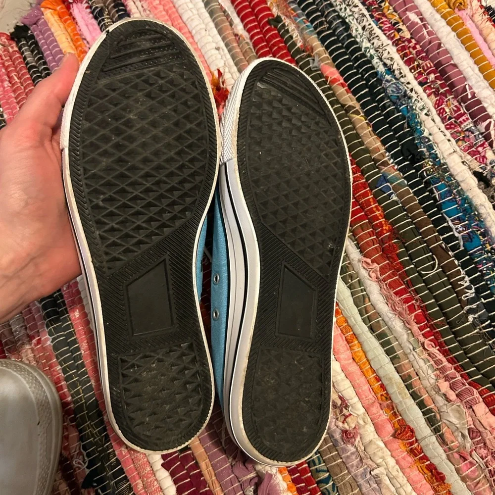 Women's Sneakers size 8 - Picture 2 of 2